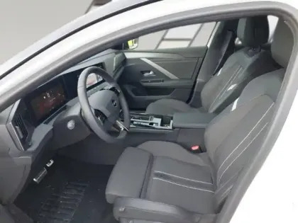 Photo 13 Opel Astra  Sports Tourer 1.2 Turbo Hybride 136 ch e-DCT6