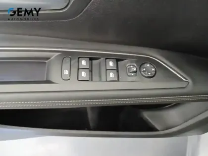 Photo 11 Peugeot 5008  Hybrid 136 e-DCS6