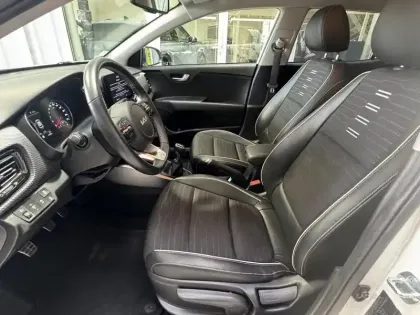 Photo 9 Kia Stonic  1.0 T-GDi 120ch MHEV GT Line Premium iBVM6