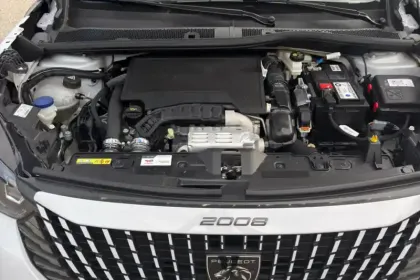 Photo 15 Peugeot 2008  PureTech 130 S&S EAT8