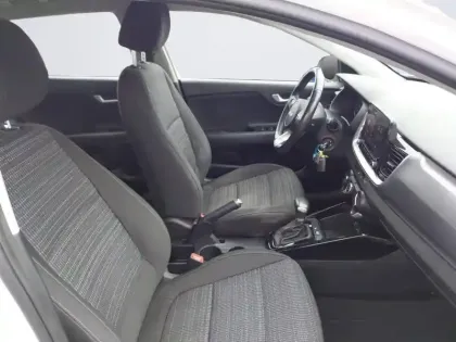 Photo 14 Kia Stonic  1.0 T-GDi 100 ch DCT7