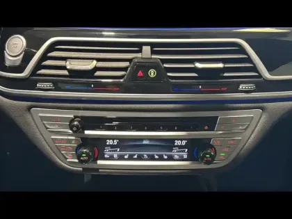 Photo 12 BMW Serie 7 Série 7 745eA 394ch M Sport 17cv