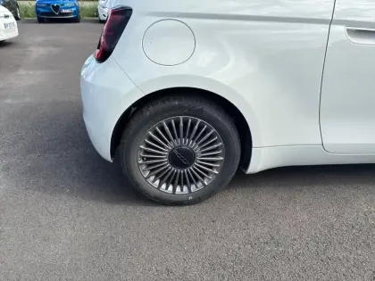 Photo 10 Fiat 500  e 95ch Icône BERLINE 23.8 KWH