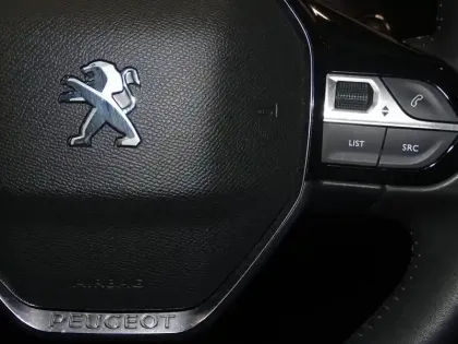 Photo 13 Peugeot 208  e- 136ch Style