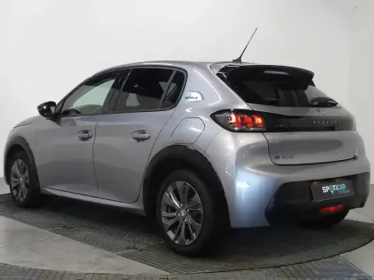 Photo 6 Peugeot 208  e- 136ch Style
