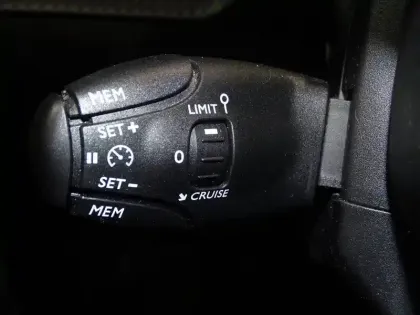 Photo 14 Peugeot 208  e- 136ch Style