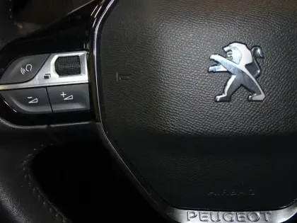 Photo 12 Peugeot 208  e- 136ch Style