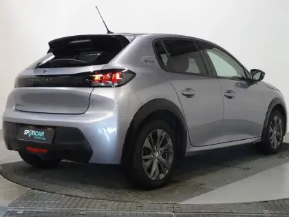 Photo 5 Peugeot 208  e- 136ch Style
