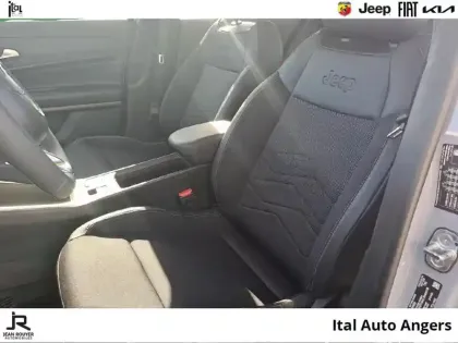 Photo 8 Jeep Avenger  1.2 Turbo T3 110ch MHEV Altitude BVR6 eHybrid