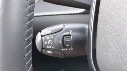 Photo 20 Peugeot 208  PureTech 100 S&S BVM6