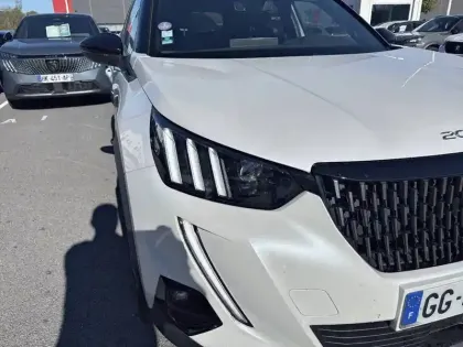 Photo 15 Peugeot 2008  PureTech 130 S&S EAT8
