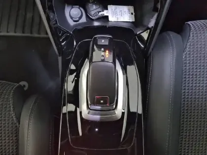 Photo 34 Peugeot 2008  PureTech 130 S&S EAT8