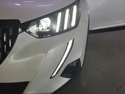 Photo 36 Peugeot 2008  PureTech 130 S&S EAT8