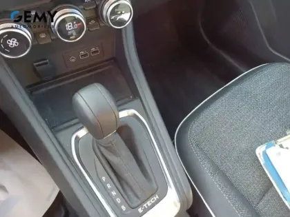 Photo 14 Renault Captur  E-Tech full hybrid 145