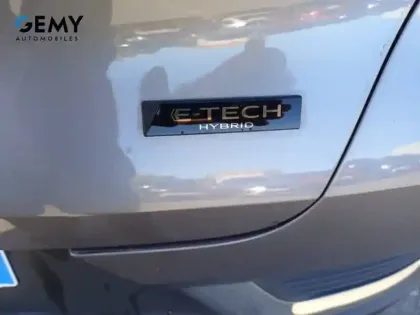 Photo 18 Renault Captur  E-Tech full hybrid 145