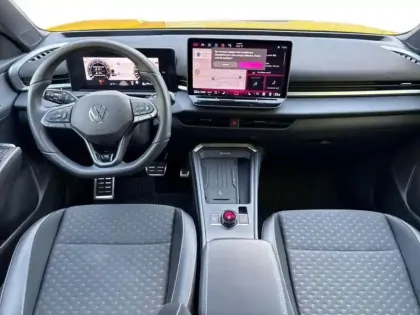 Photo 7 Volkswagen T-roc 1.5 eTSI Hybrid 150 ch DSG7 R-Line