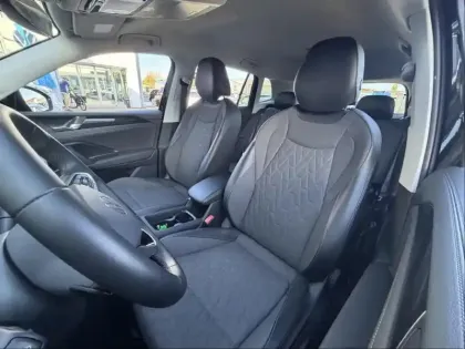 Photo 10 Volkswagen Tiguan  2.0 TDI 150ch VW Edition DSG7