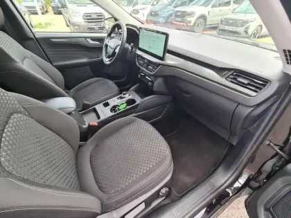 Photo 10 Ford Kuga  2.5 Duratec 180ch Hybrid FlexiFuel Titanium Powershift