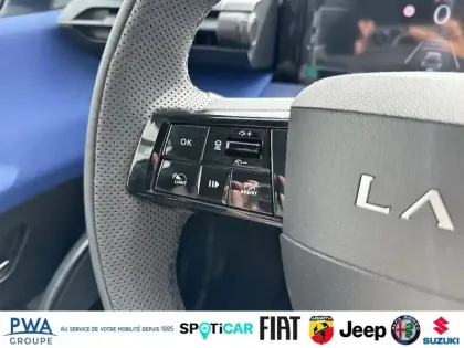 Photo 14 Lancia Ypsilon  Elettrica 156ch 54kWh HF Line 4cv