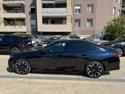Photo 7 BMW Serie 5 Série 5 550e 489ch M Sport xDrive