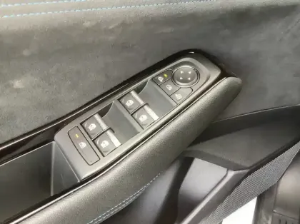 Photo 16 Renault Austral Nouveau full hybrid E-Tech 200 ch Esprit Alpine