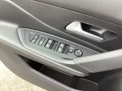 Photo 16 Peugeot 308 Hybrid 136 e-DCS6 GT