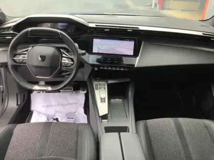 Photo 12 Peugeot 308 Hybrid 136 e-DCS6 GT
