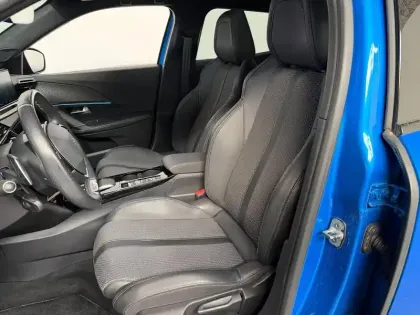 Photo 8 Peugeot 2008  1.2 130 S&S GT EAT8 GPS camera 180 Toit Pano