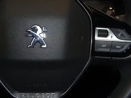 Photo 14 Peugeot 208  e- 136ch Style
