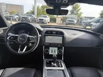 Photo 14 Jaguar Xe  D180 R-Dynamic S BVA8