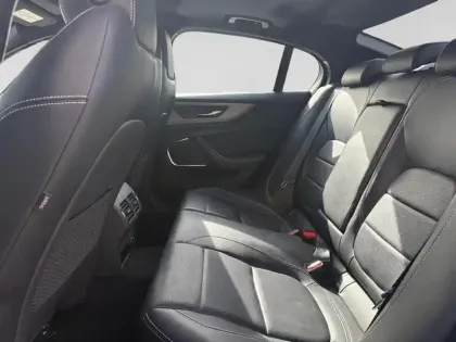 Photo 10 Jaguar Xe  D180 R-Dynamic S BVA8