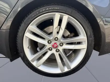 Photo 9 Jaguar Xe  D180 R-Dynamic S BVA8