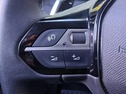 Photo 14 Peugeot 208  1.2 Hybrid 110ch Allure e-DCS6