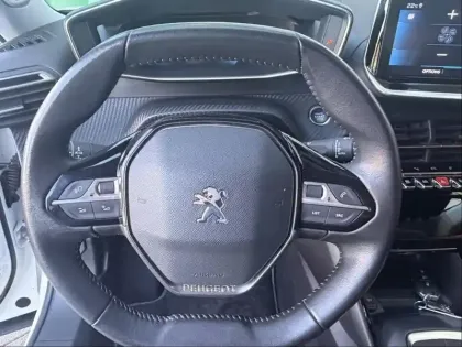 Photo 10 Peugeot 2008  1.5 BlueHDi 100ch S&S Allure Business