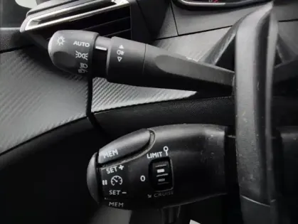 Photo 14 Peugeot 208 Puretech 82 S&S PREMIUM PACK