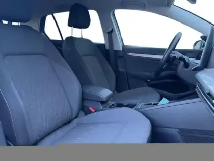 Photo 18 Volkswagen Golf 1.5 eHybrid 204 DSG6 VW Edition