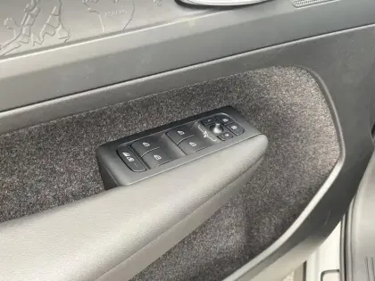 Photo 10 Volvo XC40  Recharge 238ch Essential