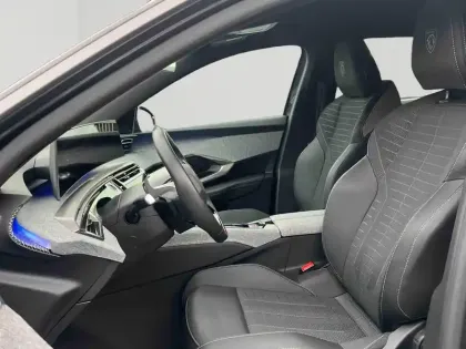 Photo 11 Peugeot 3008  1.2 Hybrid 145ch GT e-DCS6