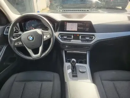 Photo 11 BMW Serie 3 Série 3 Touring 318dA MH 150ch Business Design