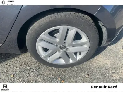 Photo 7 Renault Clio  1.6 E-Tech hybride 140ch Zen -21N