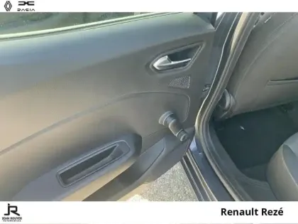 Photo 13 Renault Clio  1.6 E-Tech hybride 140ch Zen -21N