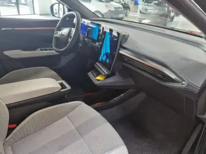 Photo 12 Renault Scenic  E-Tech Electric 220ch 87kWh Techno option Iconic grande autonomie -25