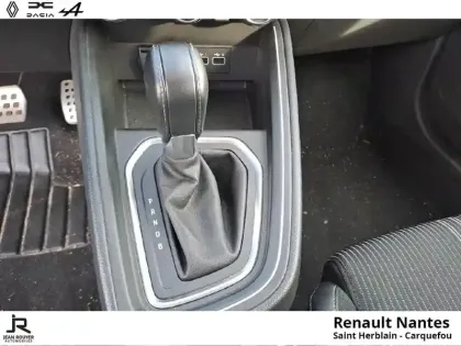 Photo 10 Renault Clio  1.6 E-Tech hybride 145ch Engineered