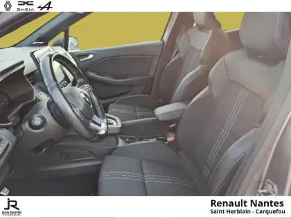 Photo 8 Renault Clio  1.6 E-Tech hybride 145ch Engineered