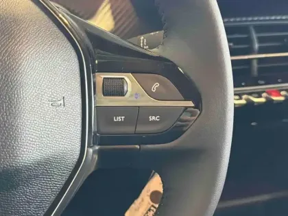 Photo 13 Peugeot 208  1.2 Hybrid 110ch Edition e-DCS6