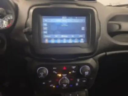 Photo 8 Jeep Renegade  1.0 GSE T3 120ch Quicksilver Winter Edition MY20