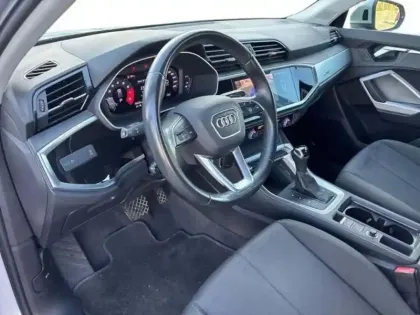 Photo 8 Audi Q3 35 TFSI 150 ch S tronic 7 Design