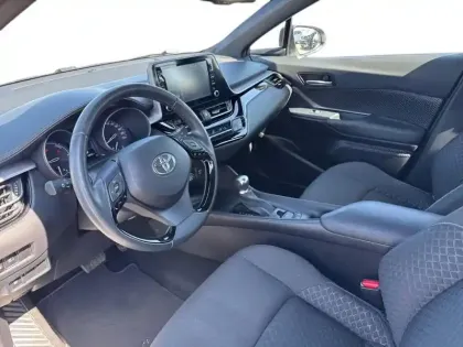 Photo 8 Toyota C-HR  1.8 Hybride 122ch Dynamic Ultimate E-CVT