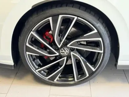 Photo 13 Volkswagen Golf  2.0 TDI SCR 200ch GTD DSG7
