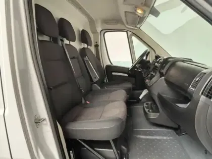 Photo 7 Peugeot Boxer  Fg L2H2 3.5 140 Clim Bluetooth radar interieur bois